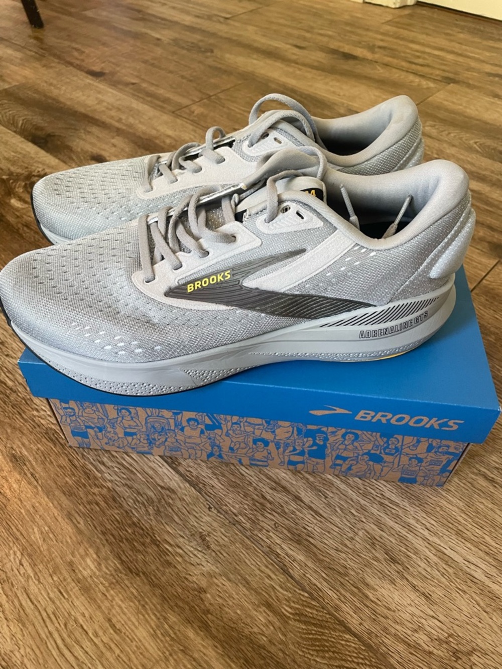 Brooks AdrenalineGTS 24 -Mens 10.5 WIDE